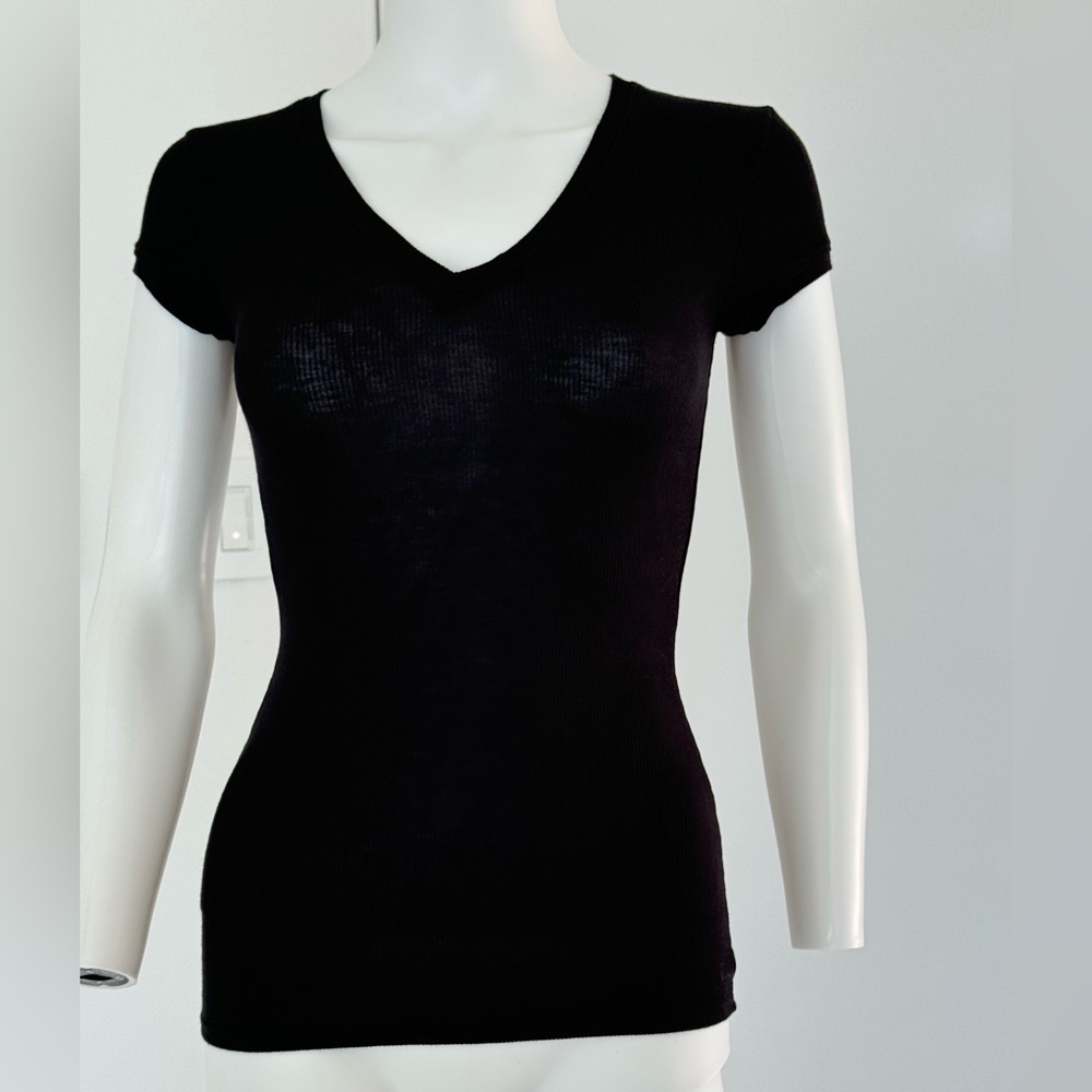 BCBG MaxAzria Vneck T-shirt size XXS Black